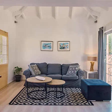 וילה Lito Periyali